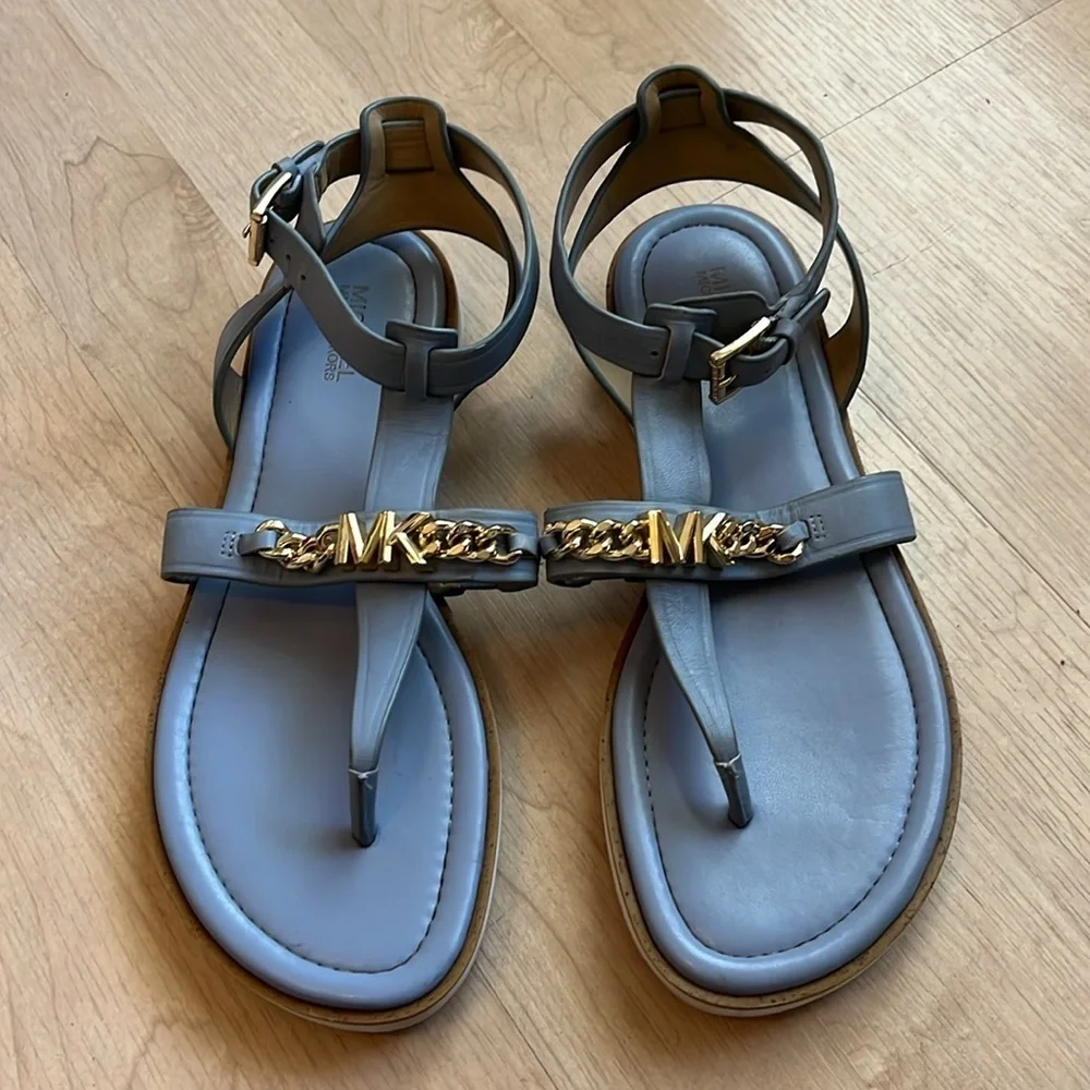 Michael Kors Farrow Thong Sandals Light Blue Size 7M Gladiator Chain Logo